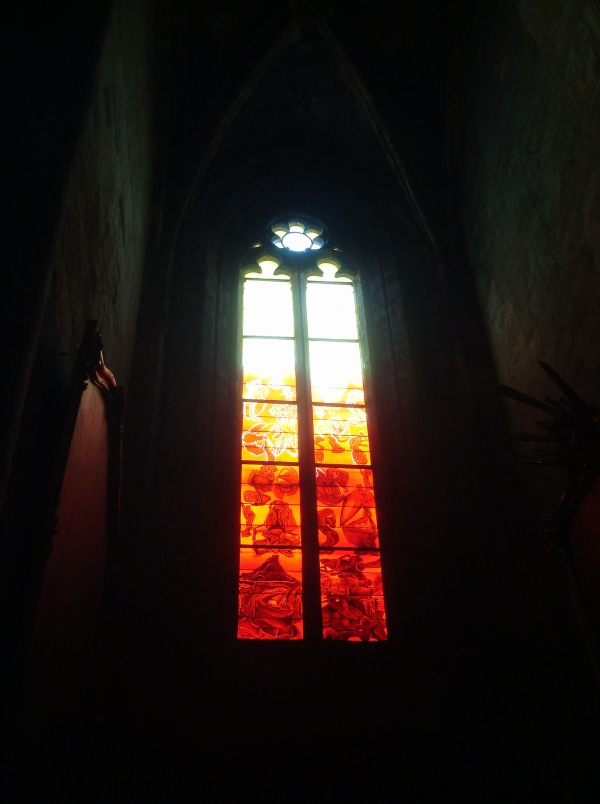 Cathédrale de Rodez - les singuliers vitraux de Stéphane Belzère