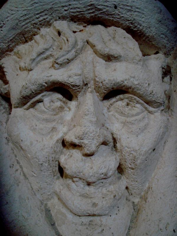 Bas-relief, église d'Autoire (Lot)