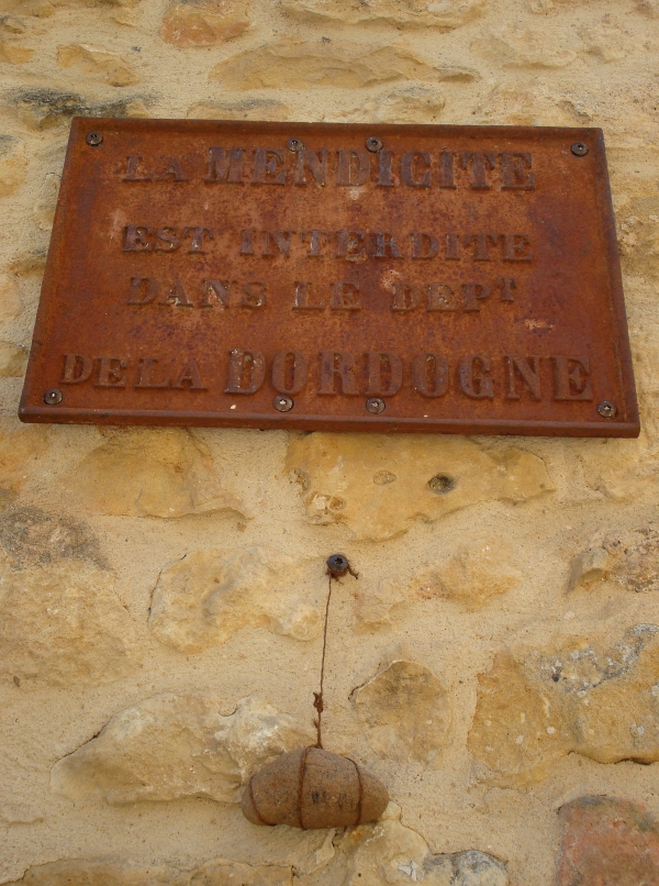 La mendicité est interdite dans le département de la Dordogne
