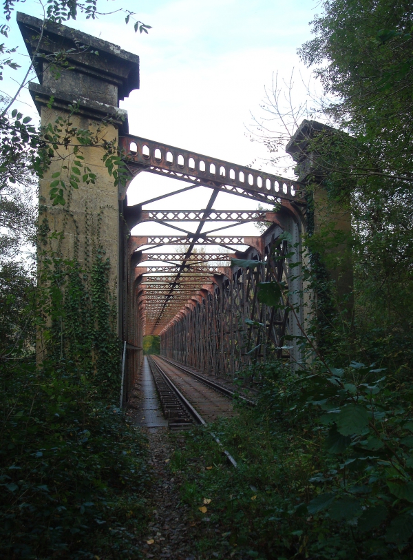Ancien pont de chemins de fer au-dessus du Lot - Vers
