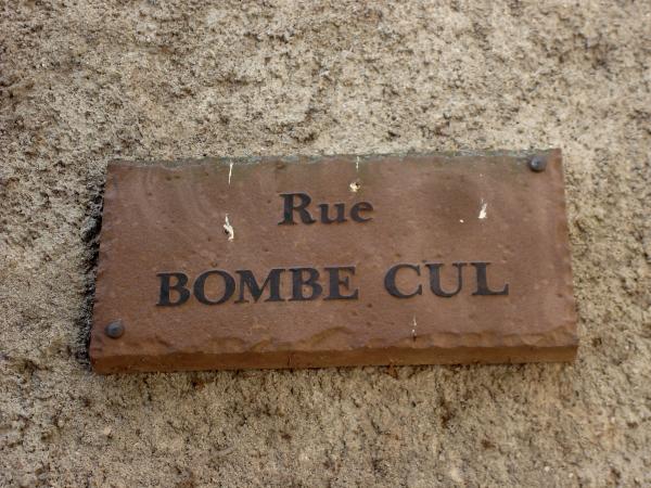 Rue Bombe Cul de type coupe-gorge à Monestiés