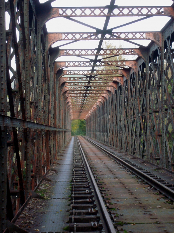 Ancien pont de chemins de fer au-dessus du Lot - Vers