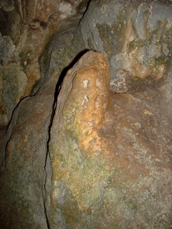 Grotte sur le causse de Cabreret